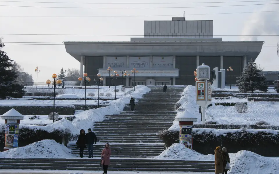 Театральная площадь в Липецке зимой